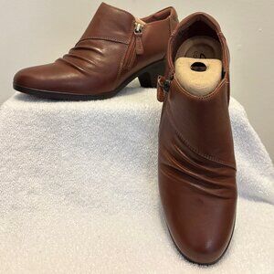 Clarks Emily 2 Braley Brown Leather Bootie - Size 9M - NEW IN BOX